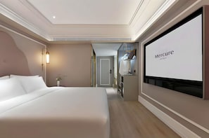 Chambre Supérieure, 1 très grand lit | Couette en duvet d'oie, minibar, Wi-Fi gratuit, draps fournis