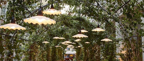 2 restaurants, pizza