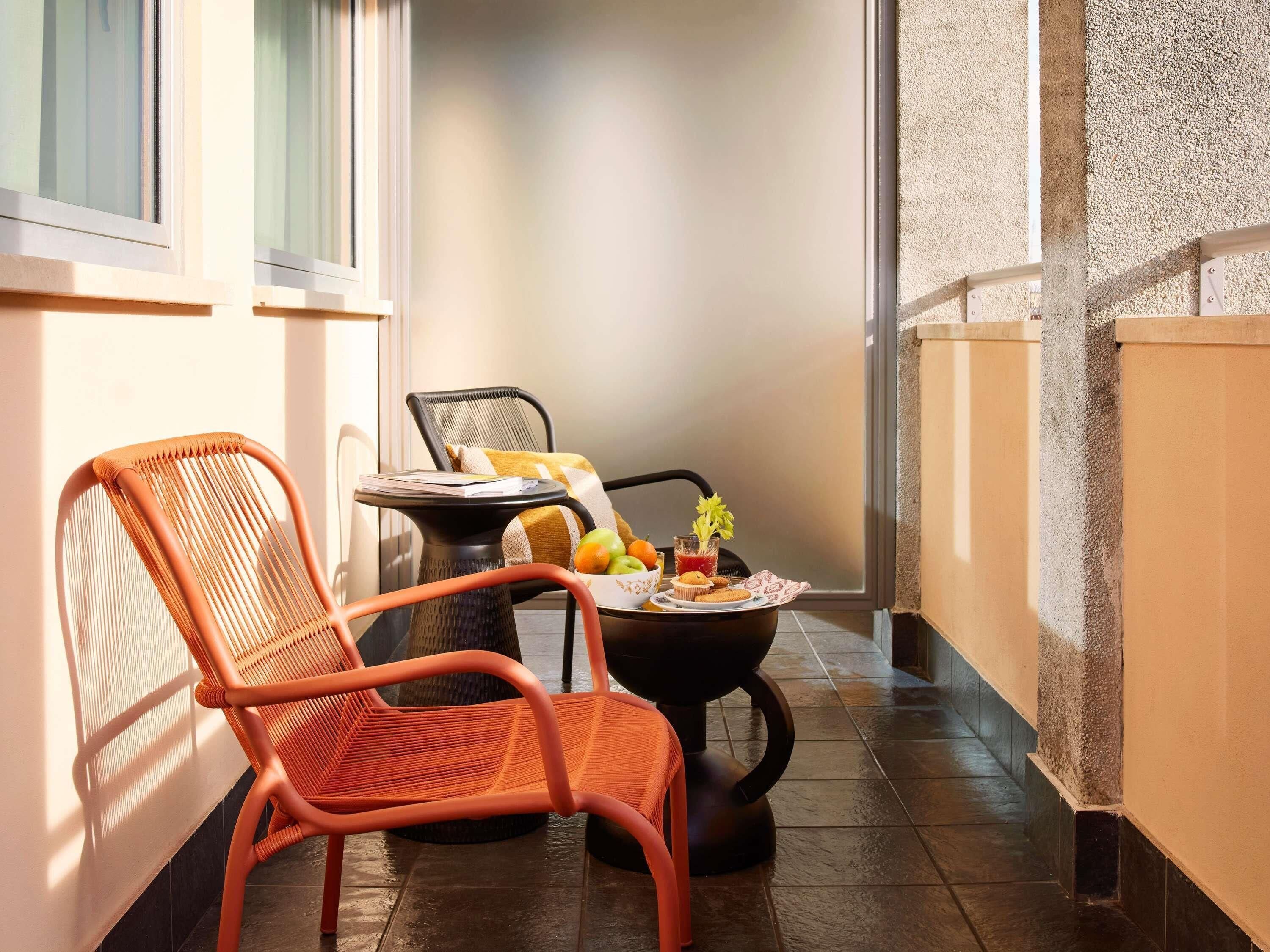 In-room safe, desk, laptop workspace, soundproofing