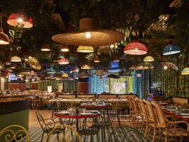 2 restaurants, pizza