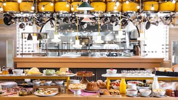 Colazione a buffet, servita tutte le mattine (20 EUR a persona)