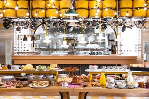 Daily buffet breakfast for a fee - Mama Shelter Roma  (Rome)