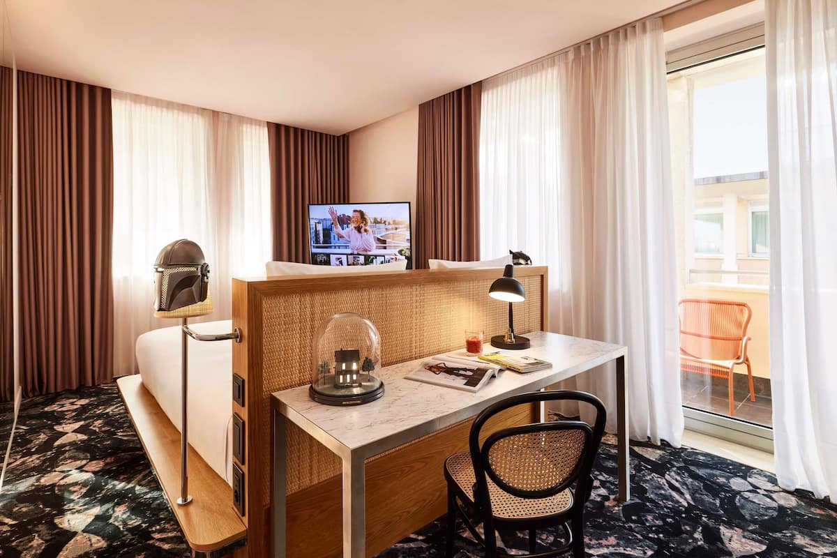 Room, 1 Double Bed, Balcony (Medium Mama)