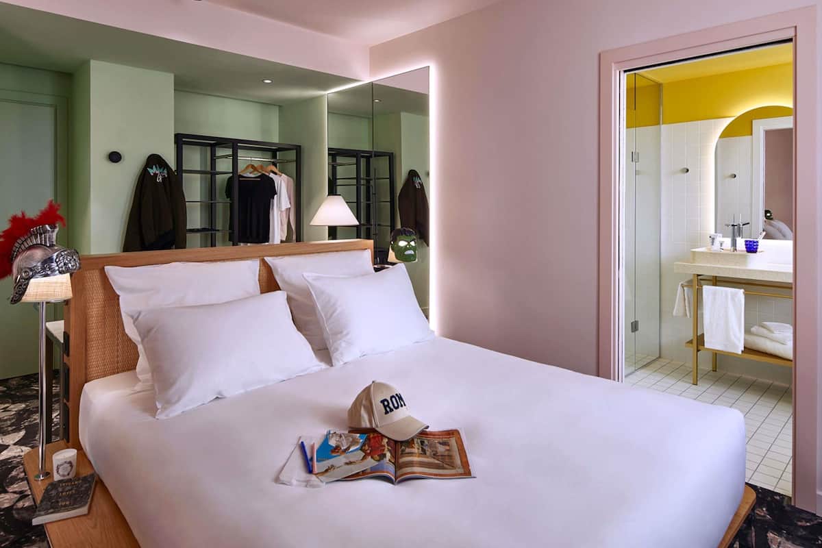 Huone, 1 parisänky, parveke (Medium Mama) | 1 makuuhuone, tallelokero huoneessa, työpöytä