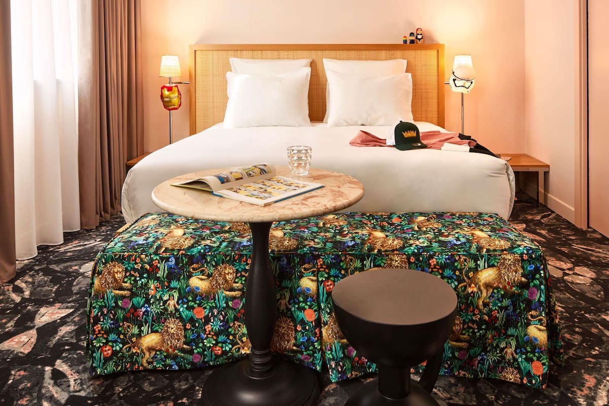 1 makuuhuone, tallelokero huoneessa, työpöytä