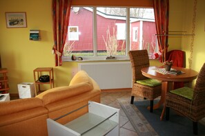 Fernseher, Bücher, Musikbibliothek