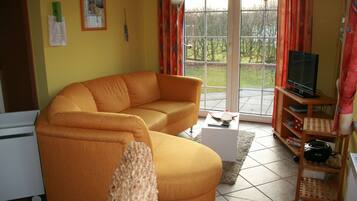 Fernseher, Bücher, Musikbibliothek