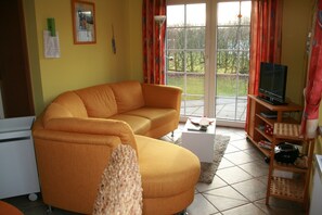 Fernseher, Bücher, Musikbibliothek