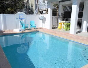 A heated pool - Moana & Ohana - Walk to beach in Surfside Beach, SC (Surfside Beach)