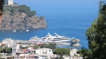 Classic-Doppel- oder -Zweibettzimmer, eingeschränkter Meerblick | Hochwertige Bettwaren, Schreibtisch, kostenloses WLAN, Bettwäsche