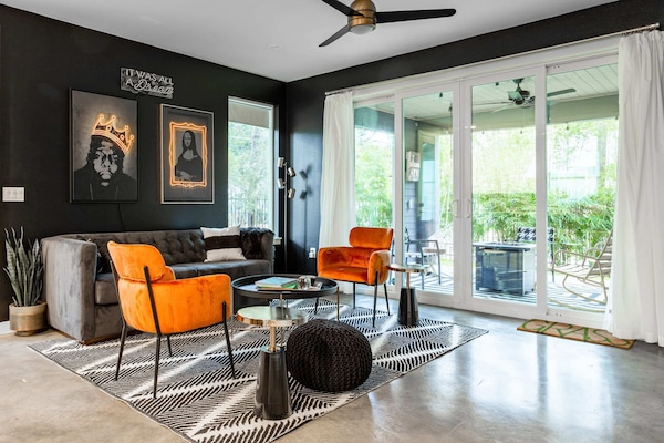 Spacious living room