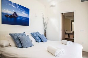 9 bedrooms, in-room safe, iron/ironing board, free WiFi