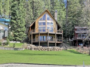 Escape to a secluded retreat with a cabin-style getaway, elevated for a peaceful stay.