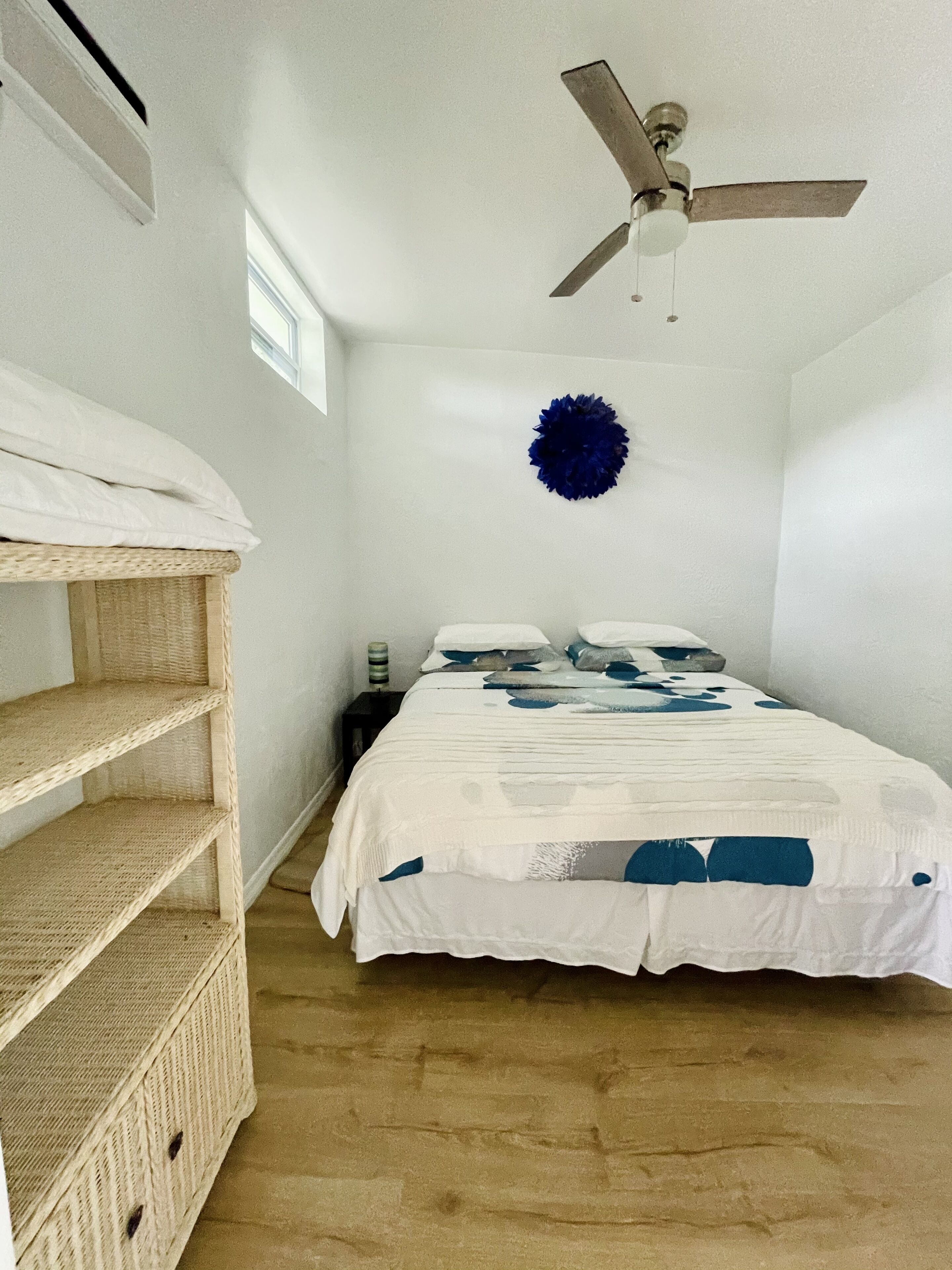 1 habitación, tabla de planchar con plancha, wifi y ropa de cama 