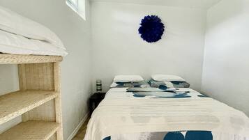 1 habitación, tabla de planchar con plancha, wifi y ropa de cama