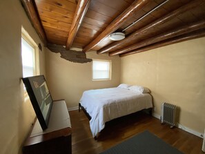 3 bedrooms, iron/ironing board, WiFi