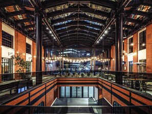 ศูนย์ธุรกิจ