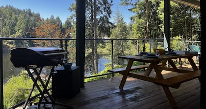 Dragon Fly retreat lakeside suite