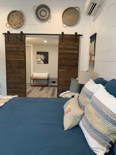 Barnside Hangout - Country setting near wineries and downtown Fredericksburg