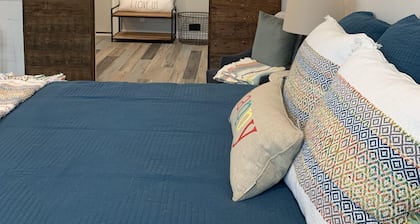 Barnside Hangout - Country setting near wineries and downtown Fredericksburg