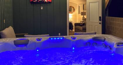 Barnside Hangout - Ranch Retreat - Master Spa - Hot Tub - Near Fredericksburg