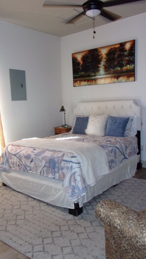 1 habitación, tabla de planchar con plancha, wifi gratis y ropa de cama