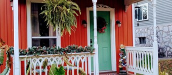 Thatcher's Mill House On The Ridge and Four Legged Friendly!