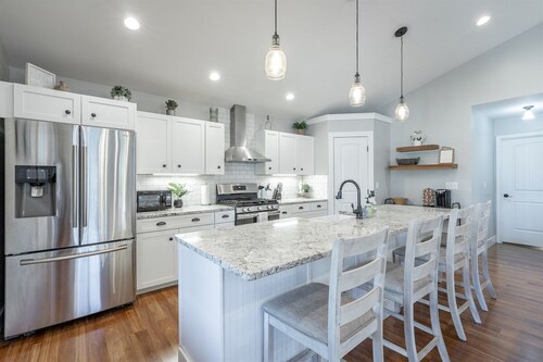 Hemlock Hill | Large Home| Mtn Views | Sleeps 23!