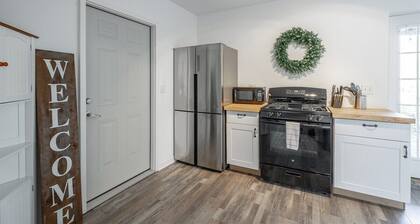 Hemlock Hill | Large Home| Mtn Views | Sleeps 23!