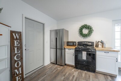 Hemlock Hill | Large Home| Mtn Views | Sleeps 23!