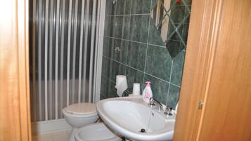 Shower, bidet, towels, soap