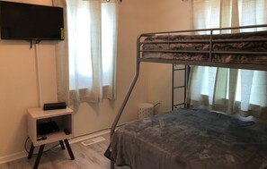 2 bedrooms, iron/ironing board, travel cot, free WiFi