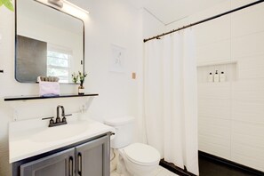 Hair dryer, towels - Base Camp | MHK - Walking Distance to Sports Complex (Manhattan)