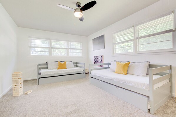 4 bedrooms, desk, iron/ironing board, travel crib