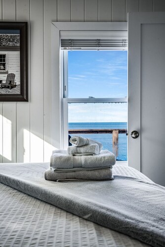 Decked Out · Beachfront, Hot tub, Sunsets, Moonlight, Romance,