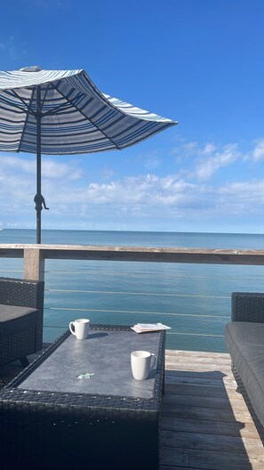 Terrace/patio - All Decked out Beach house with Hot tub (Leamington)