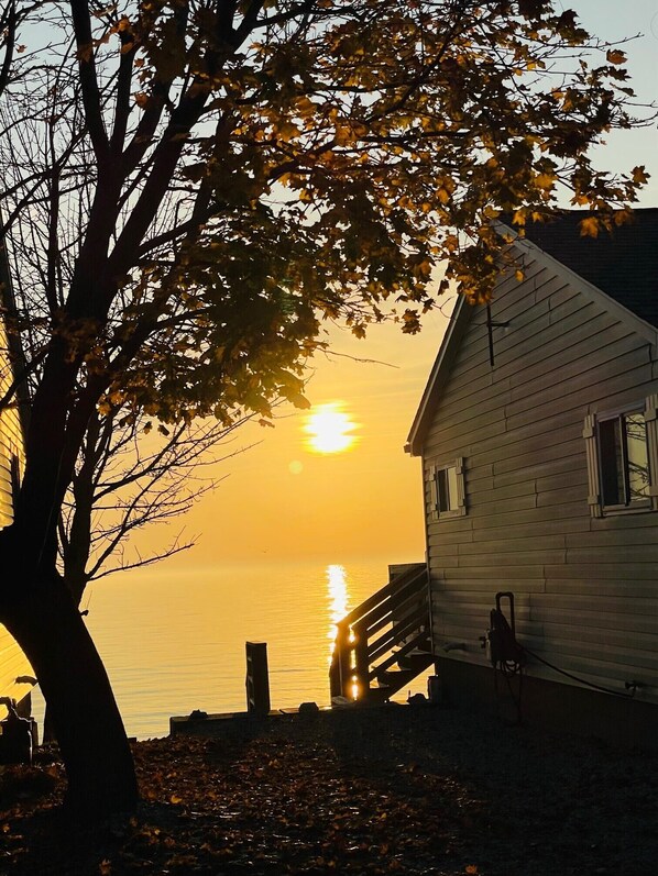 Miscellaneous - All Decked out Beach house with Hot tub (Leamington)