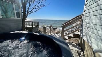 Bañera de hidromasaje al aire libre