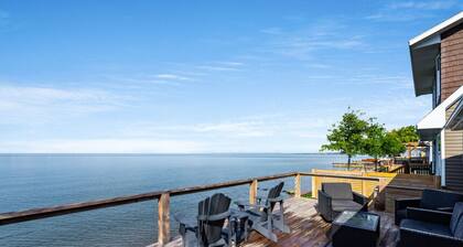 Decked Out · Beachfront, Hot tub, Sunsets, Moonlight, Romance,