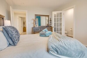 3 bedrooms, desk, iron/ironing board, free WiFi