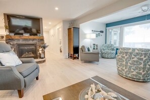 Smart TV, fireplace, Netflix, books