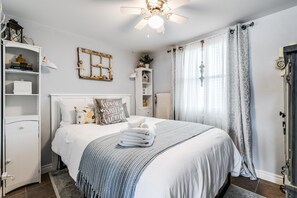 3 bedrooms, desk, free WiFi, bed sheets