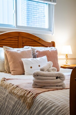 3 dormitorios, tabla de planchar con plancha, wifi gratis y ropa de cama