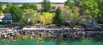 The KingFisher Lakehouse: Your Lakeside Haven