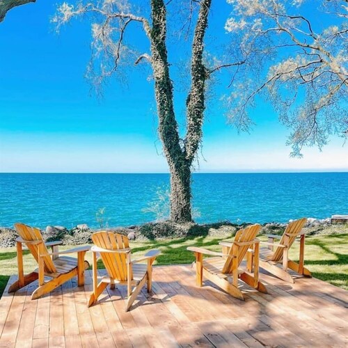 The Rose Cottage: on the Lake - Stay with Us!