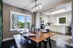 Dining - The Rose Cottage: on the Lake - Stay with Us! (Leamington)