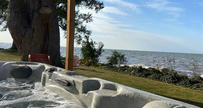 The Rose Cottage: on the Lake - Stay with Us!