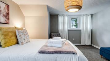 4 bedrooms, iron/ironing board, free WiFi, bed sheets