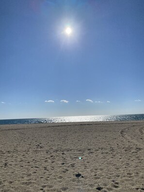 Beach nearby, sun-loungers - Family - friendly home 1.5 miles to Craigville Beach (Beach pass Inc.) (Barnstable)