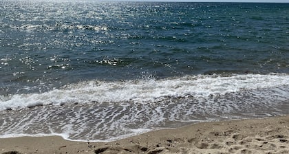 Family - friendly home 1.5 miles to Craigville Beach (Beach pass Inc.)